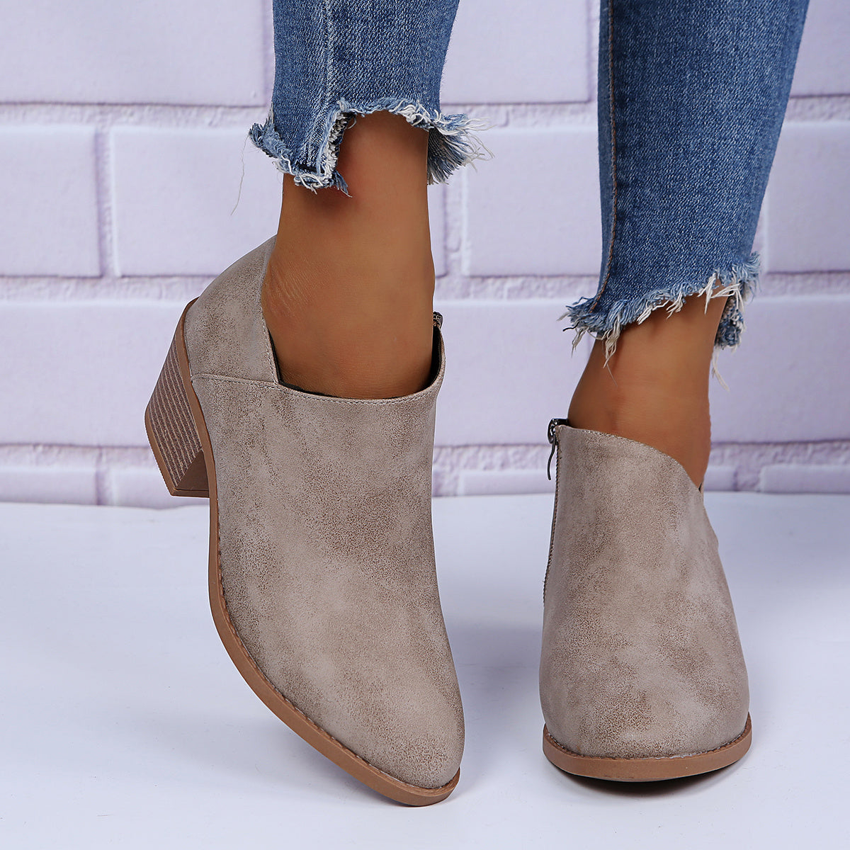 Women's V-Cut Ankle Boots - Block Heel Chelsea Style